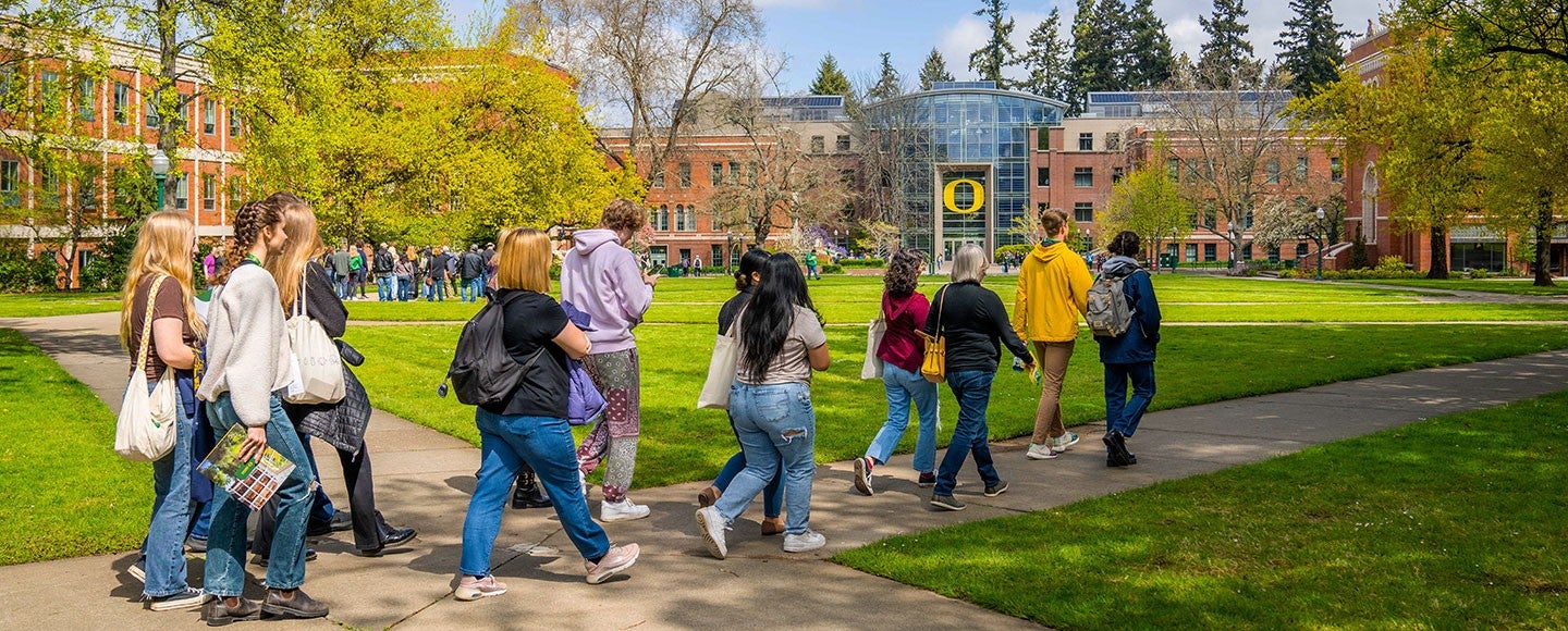 a tour group walks across the UO Eugene campus
